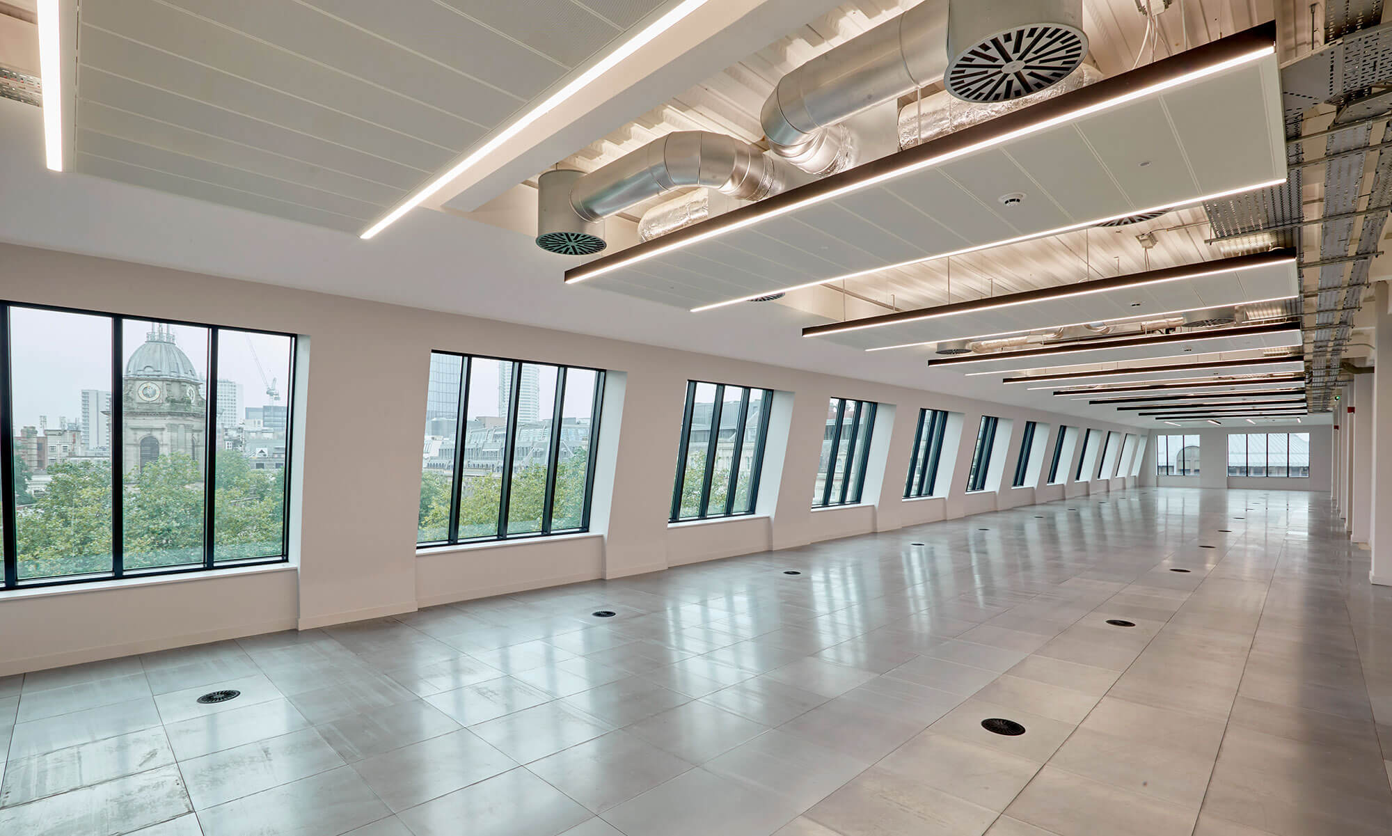 Light and spacious office space with views over London